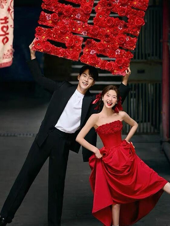 2025 New Red Bridesmaid Street - Photography Wedding ulasan dan harga