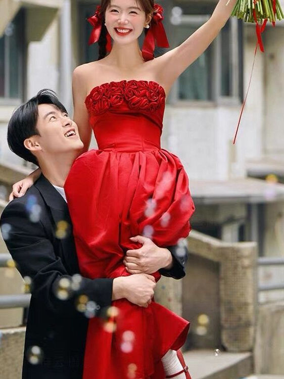 2025 New Red Bridesmaid Street - Photography Wedding ulasan dan harga